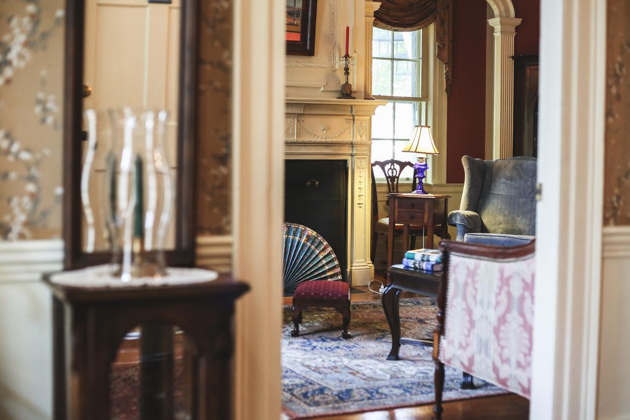 Clark Currier Inn Ньюберипорт Экстерьер фото