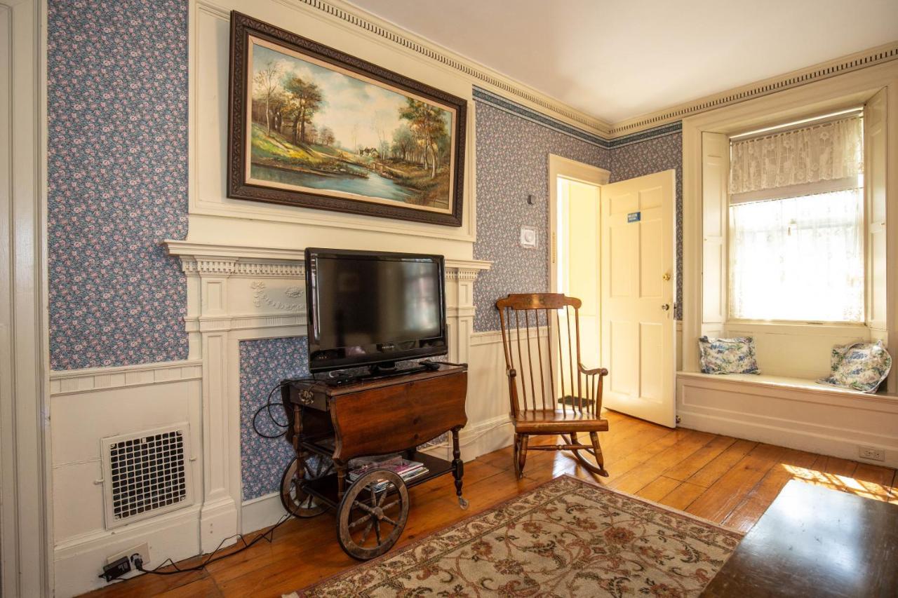 Clark Currier Inn Ньюберипорт Экстерьер фото
