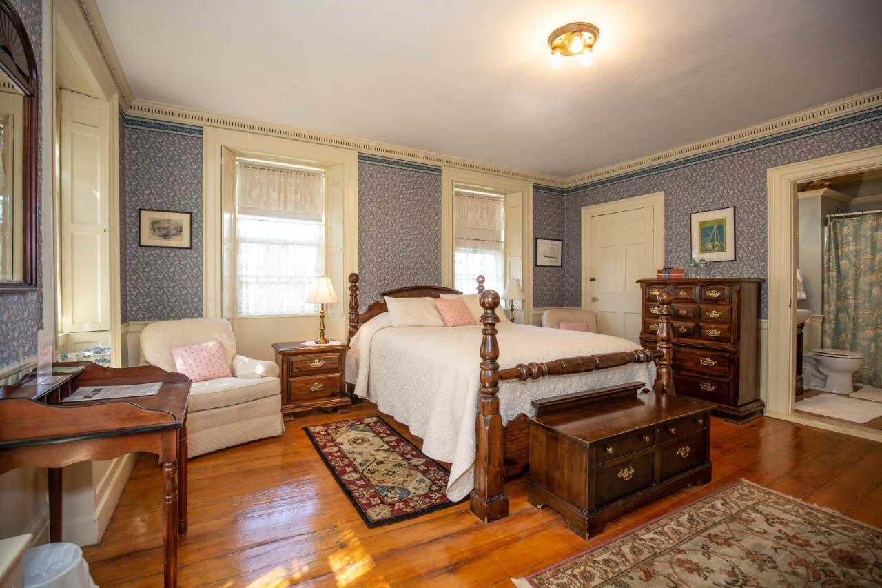 Clark Currier Inn Ньюберипорт Экстерьер фото