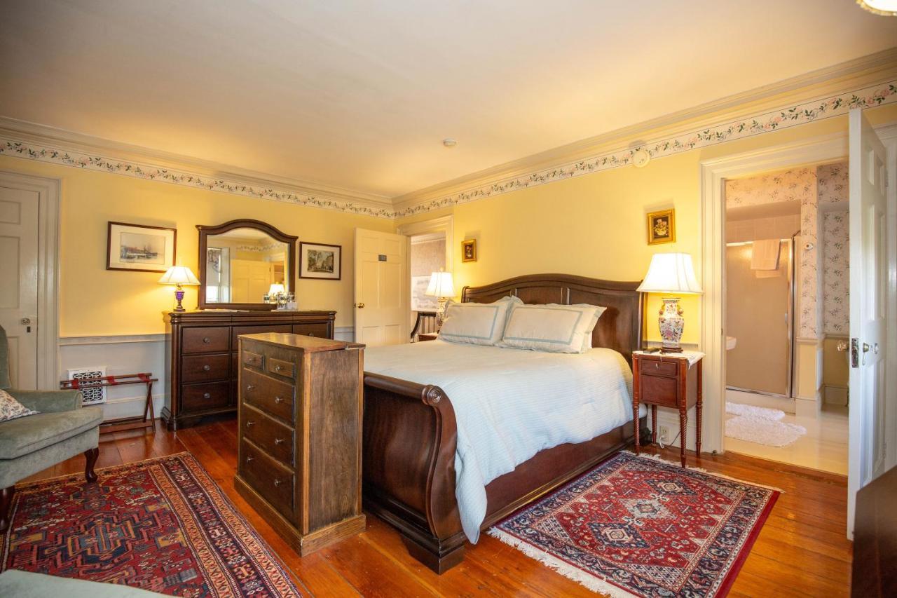 Clark Currier Inn Ньюберипорт Экстерьер фото